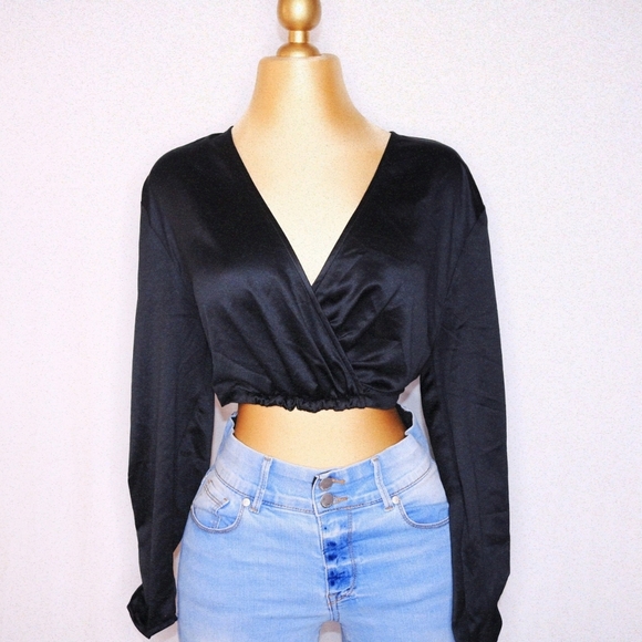 Nordstrom Open Edit Satin Long sleeves crop top tie waistline size medium - Picture 2 of 7